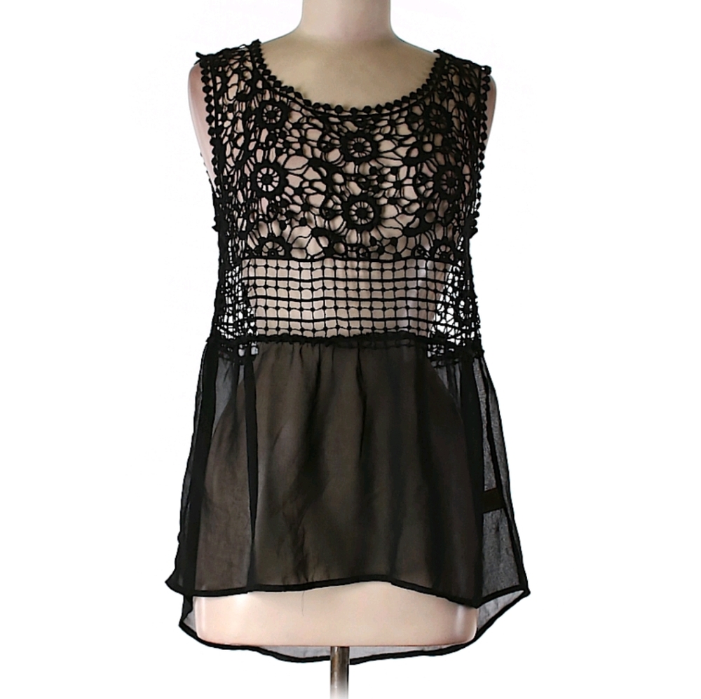 Delicate sleeveless crochet blouse